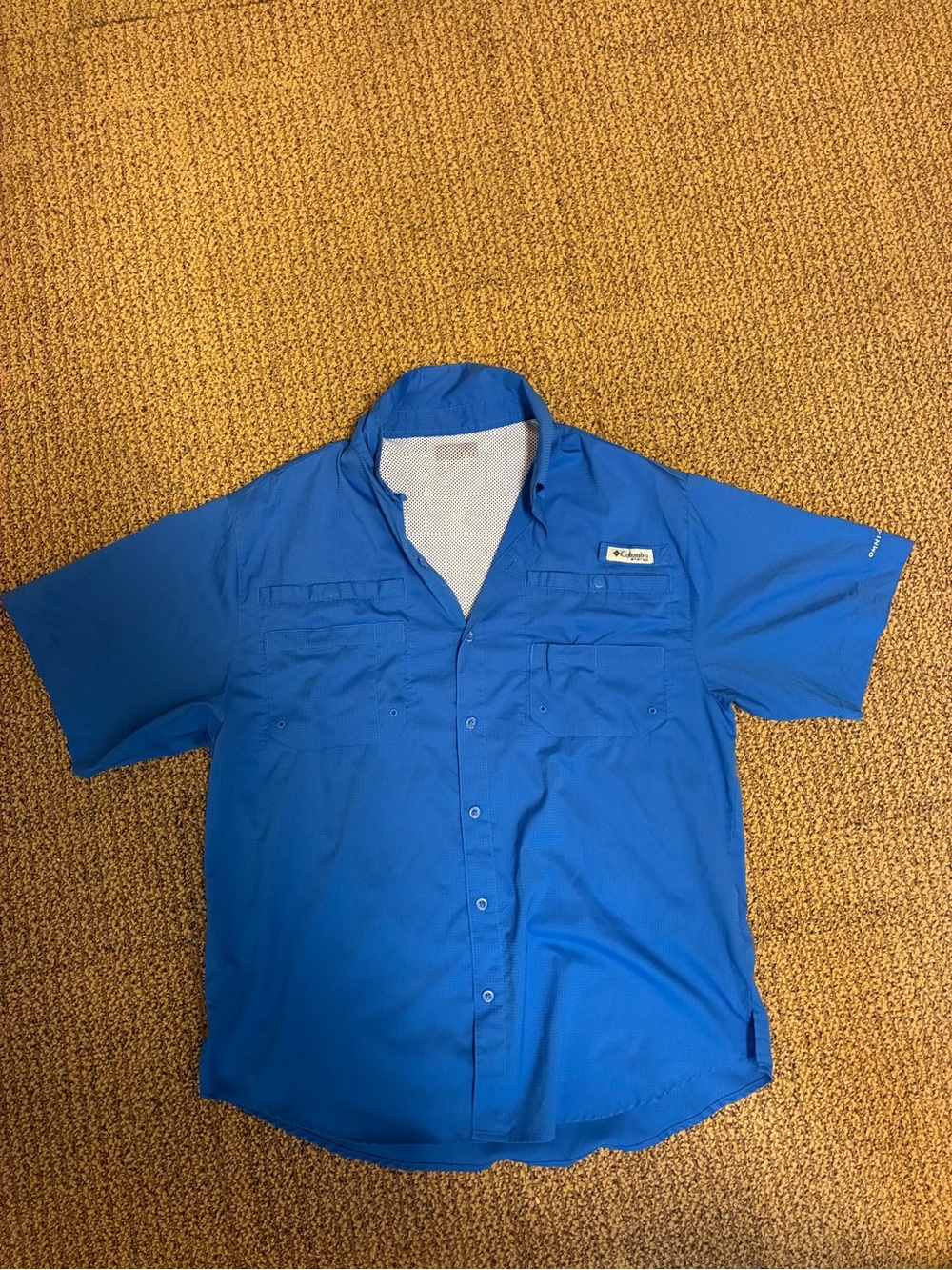 Columbia Men’s Short-Sleeve Royal Blue Button-Down Fishing Shirt